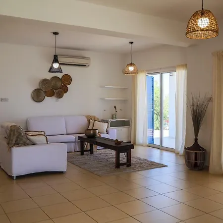 Phaedrus Living: Seaside Luxury Anafi *