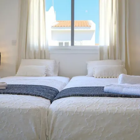 Phaedrus Living: Seaside Luxury Anafi *