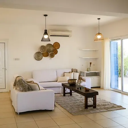 Phaedrus Living: Seaside Luxury Anafi فيلة باراليمني