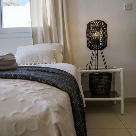 Willa Phaedrus Living: Seaside Luxury Anafi